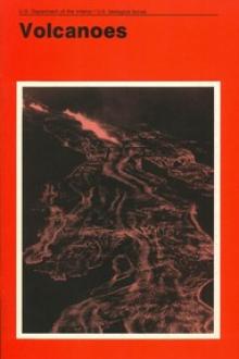 Volcanoes by Robert I. Tilling